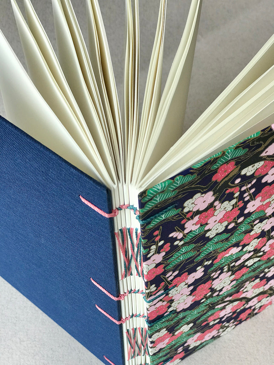Carnet de notes fleurs roses et forêt