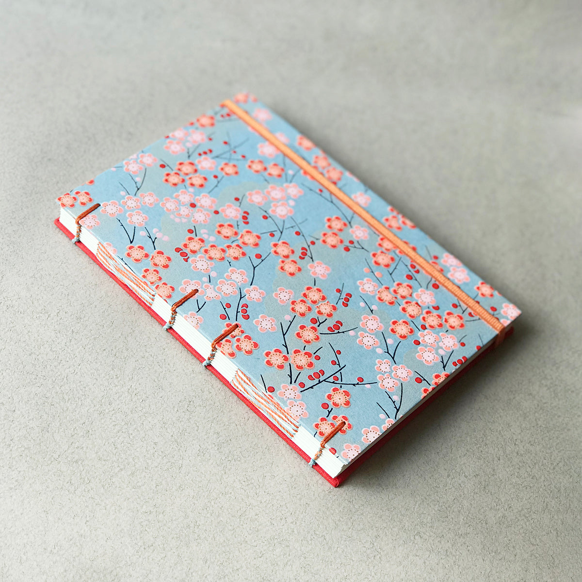 Carnet de notes fleuris nouages argentés