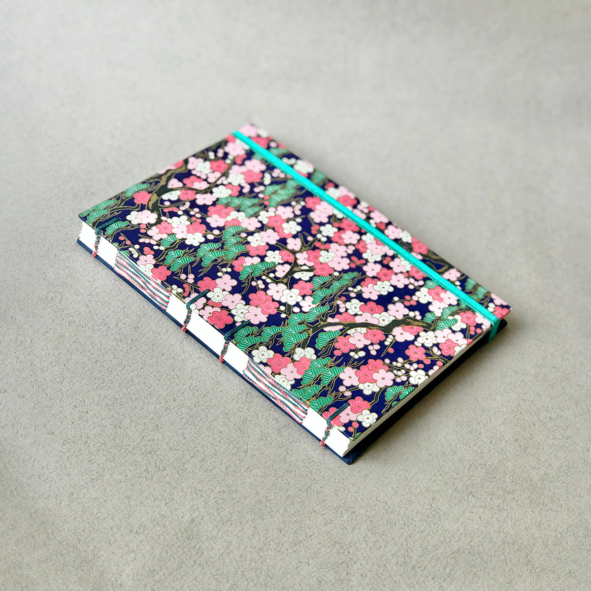 Carnet de notes fleurs roses et forêt