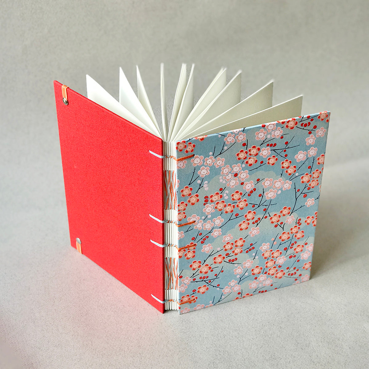 Carnet de notes fleuris nouages argentés