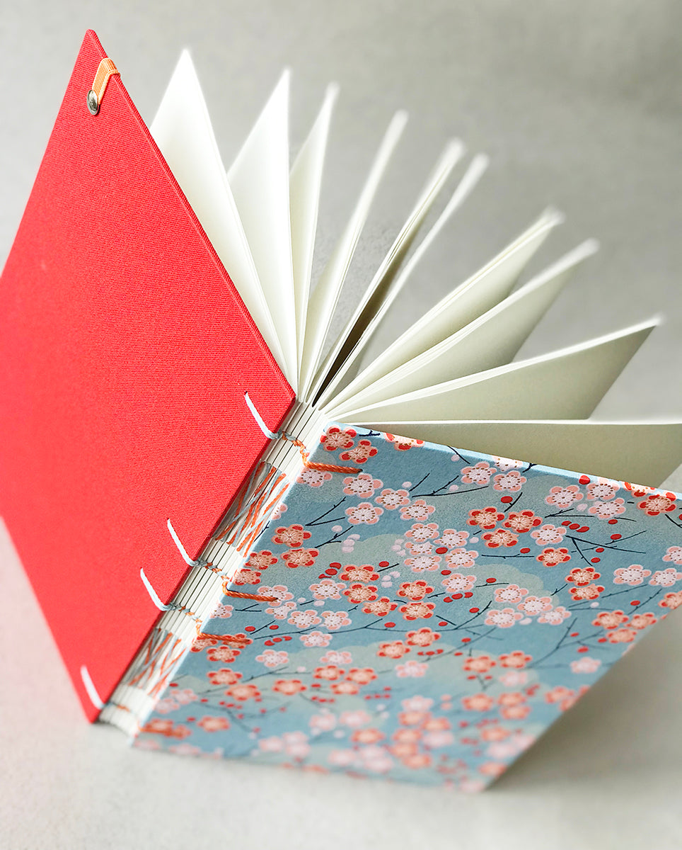 Carnet de notes fleuris nouages argentés