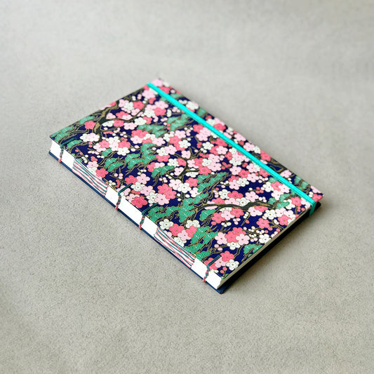 Carnet de notes fleurs roses et forêt