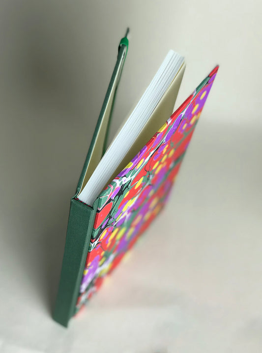 Les verts sapin, rouge et violette