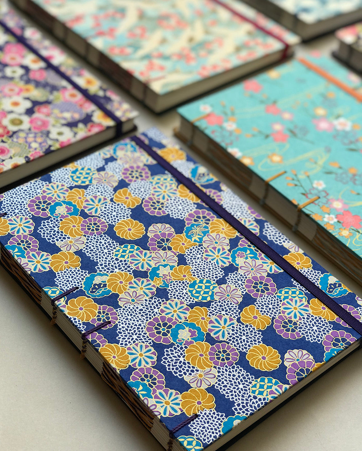 Carnet de notes fleurs orange bleu violet
