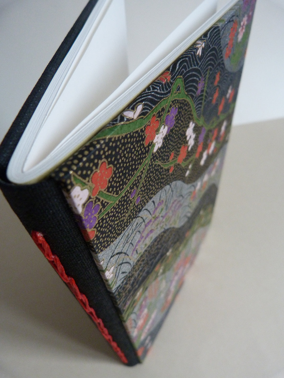 Journal motif dunes noires et argentées