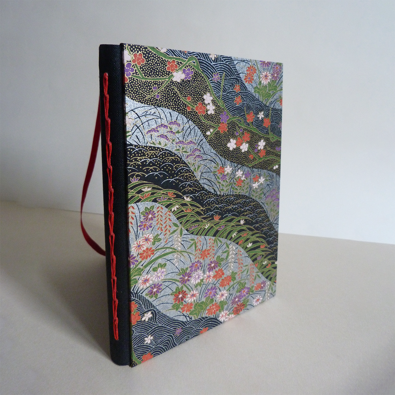 Journal motif dunes noires et argentées