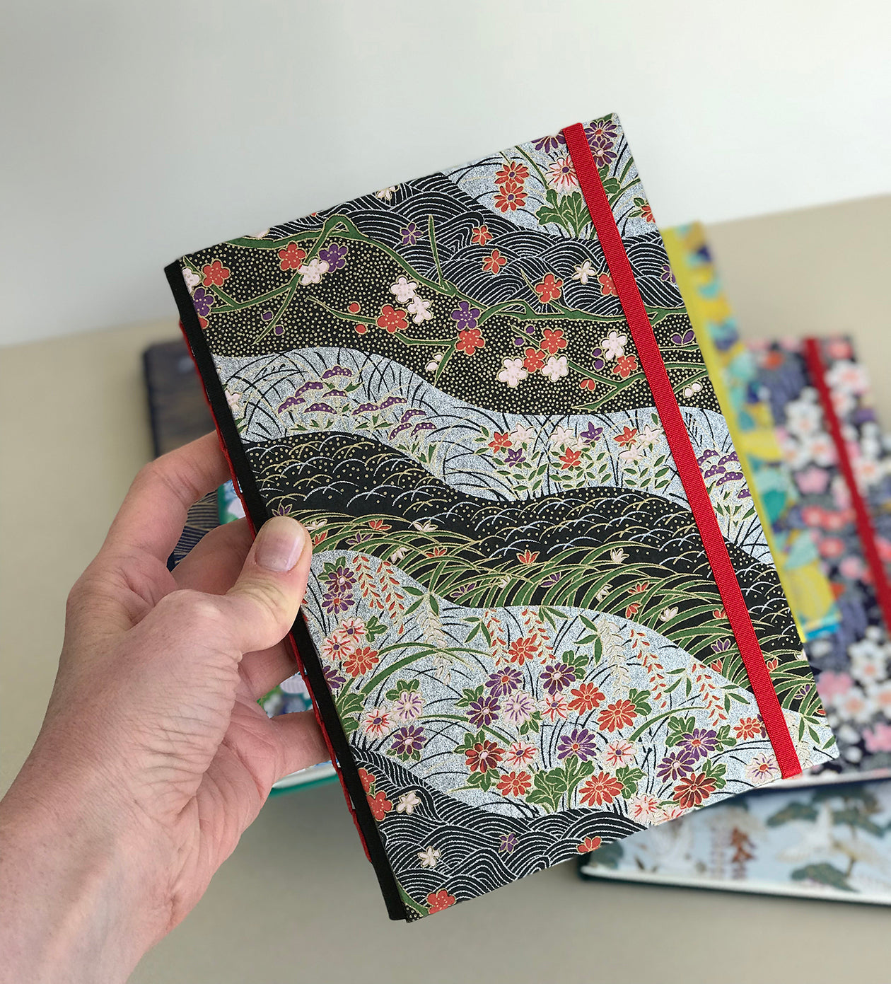 Journal motif dunes noires et argentées